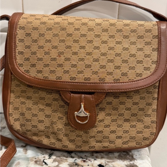 Gucci Tan Monogram Shoulder Bag - Picture 3 of 13